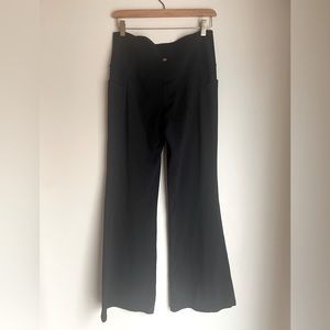 ATHLETA | Salutation Stash Flare Pant Black Pockets Yoga High Rise | Size Large